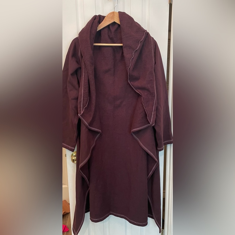 Vintage long hooded coat. No tags but assumed a Large.